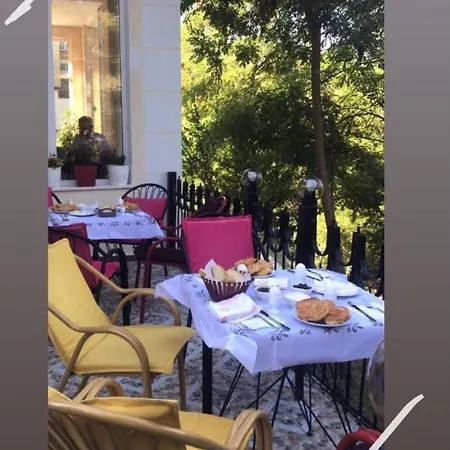 R Ξενοδοχείο *